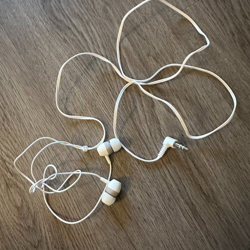 NEW White Wired In-Ear Headphones Earbuds
